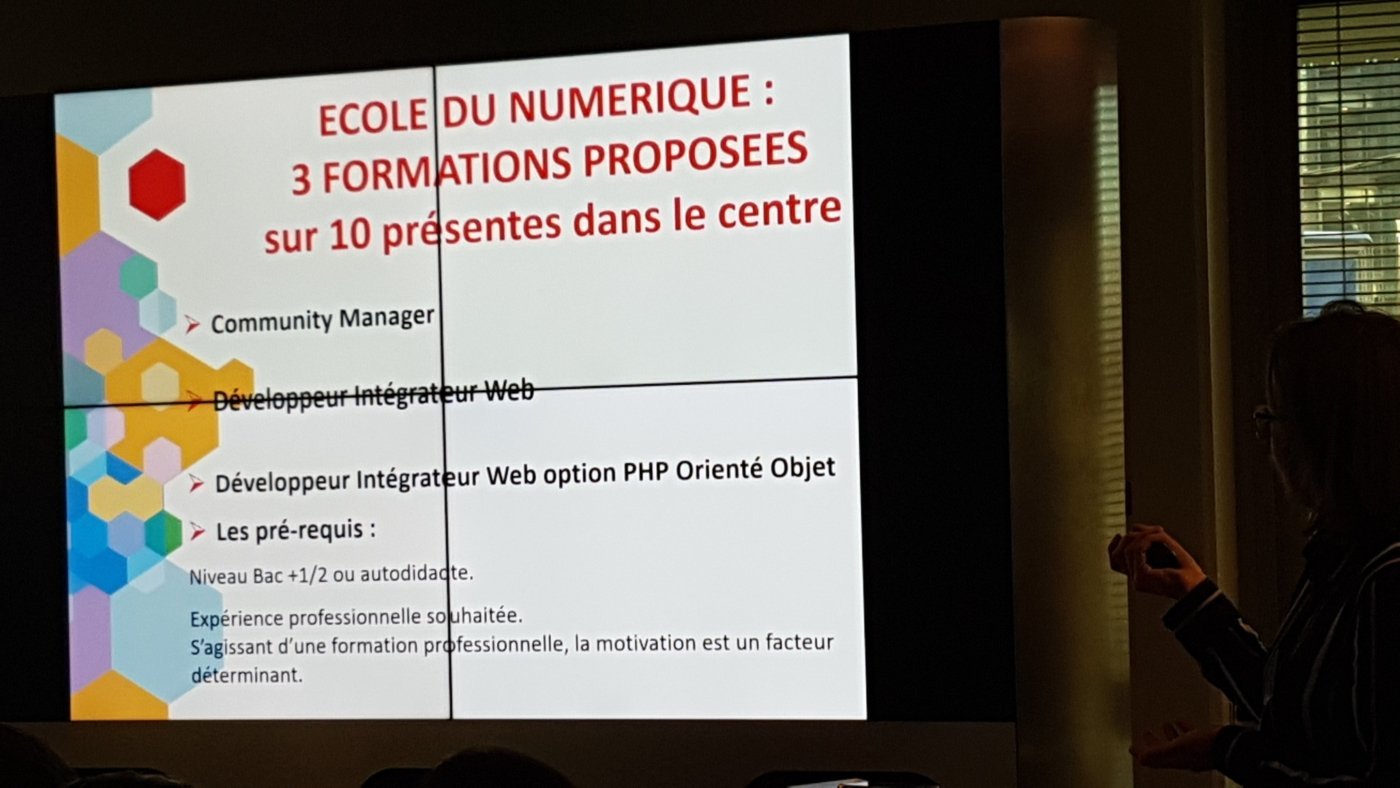 Pascale BASSET, Directrice du centre de Montigny-le-Bretonneux présente l'offre de formation IFOCOP
